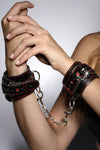 schwarz-rote Handfessel A7798 von 7-Heaven