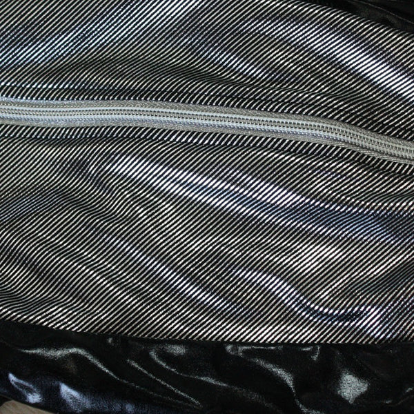 schwarze Wetlook Beinstulpen S-3046 mit silbernen Kragen von Andalea Dessous
